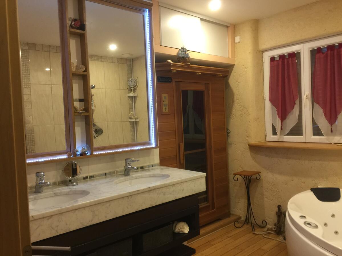 Appartement 120 m² piscine privée et vue lac - Photo 14