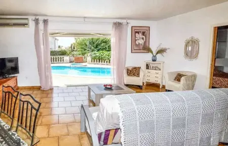 Villa ensoleillée & Piscine privée à Aléria, Villa 6 personnes à Aléria - Photo 2