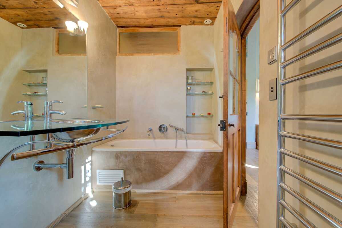 Villa 7 chambres à Lambesc avec piscine, spa et jacuzzi - Photo 3