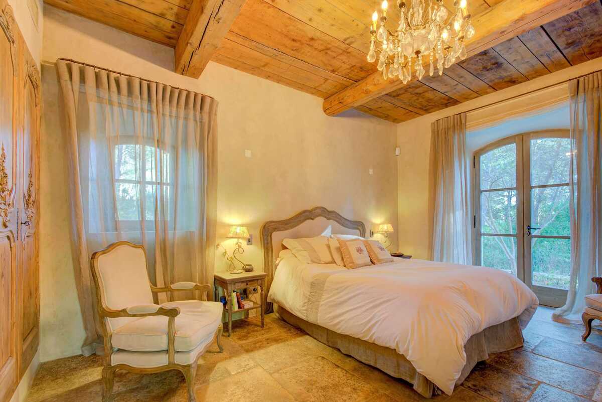 Villa 7 chambres à Lambesc avec piscine, spa et jacuzzi - Photo 11