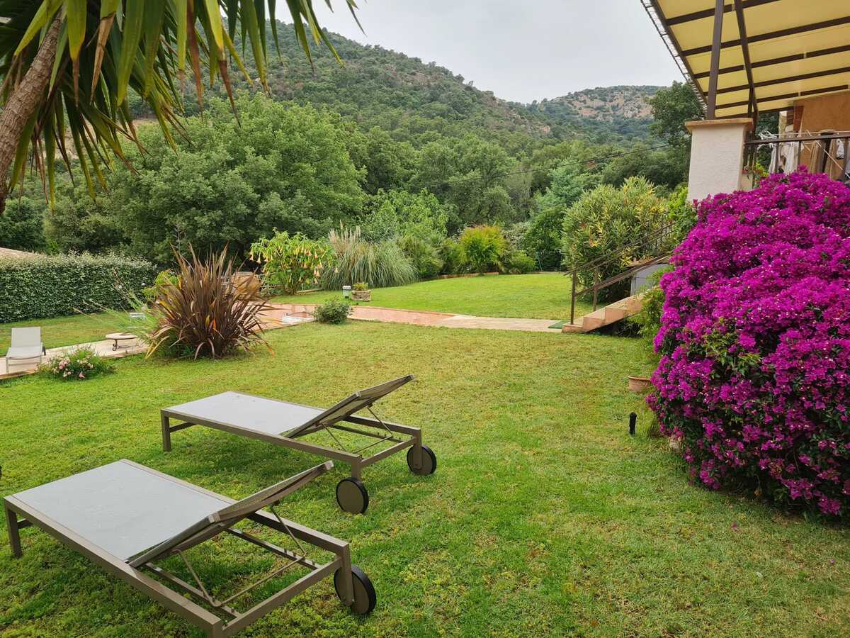 Villa avec piscine privée au Plan-de-la-Tour, jardin et barbecue - Photo 2