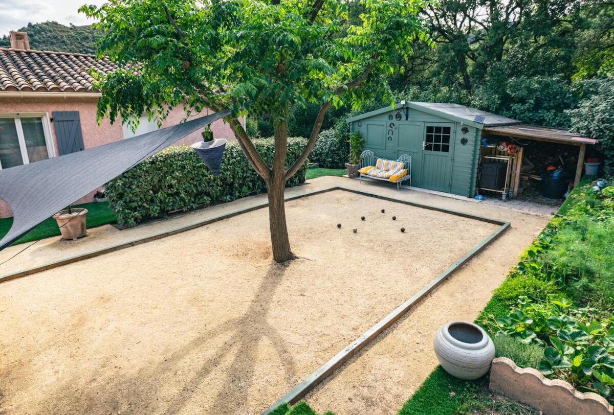 Villa avec piscine privée au Plan-de-la-Tour, jardin et barbecue - Photo 4
