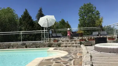 Bungalow charmant à Argences en Aubrac avec piscine - Photo 9