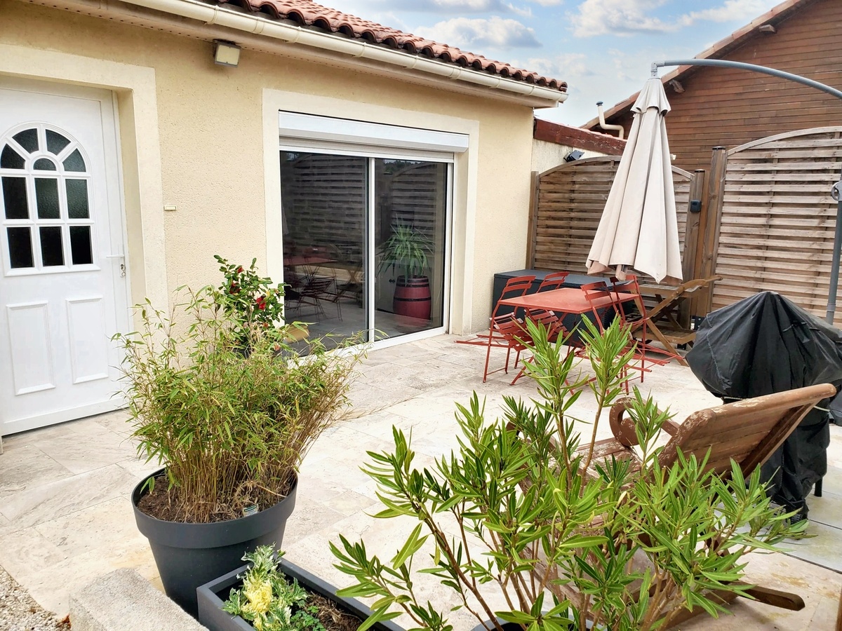 Maison 80 m² Fossemagne, jardin clos et terrasse - Photo 12
