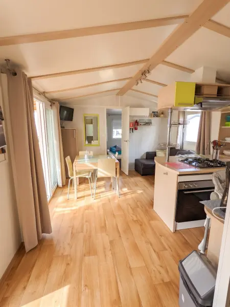 Bungalow chaleureux à Saint-Julien-en-Born avec piscine partagée : photo 8