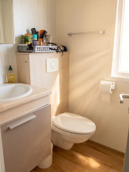 Bungalow chaleureux à Saint-Julien-en-Born avec piscine partagée : photo 12