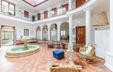Villa avec piscine privée et 6 chambres à Saint-Cyr-sur-Loire : photo 2
