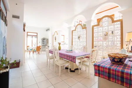Villa avec piscine privée et 6 chambres à Saint-Cyr-sur-Loire : photo 13