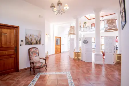 Villa avec piscine privée et 6 chambres à Saint-Cyr-sur-Loire : photo 29
