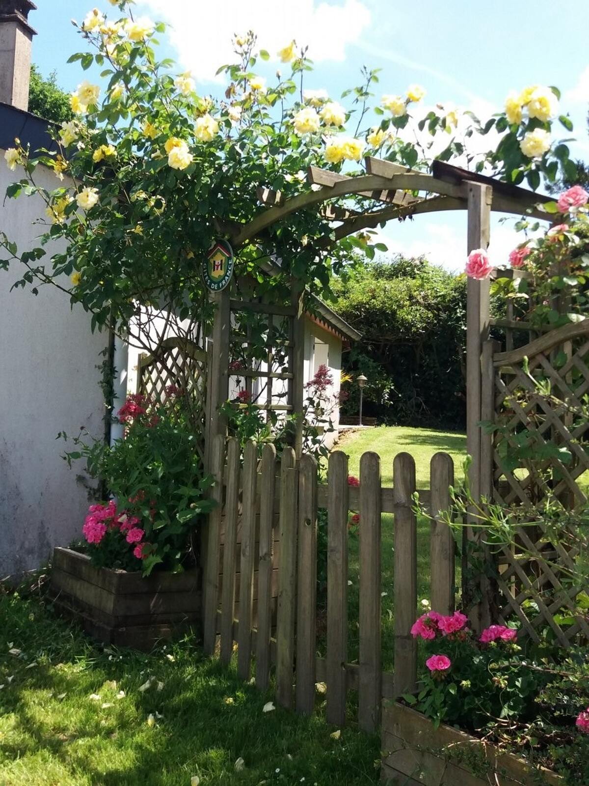 Maison 90 m² à Laz, jardin et terrasse barbecue - Photo 9