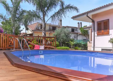 Location villa à Ladispoli, Villa conviviale à Ladispoli avec piscine privée