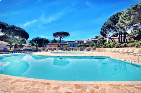 Maison avec piscine partagée et jardin clos à Gassin : photo 2