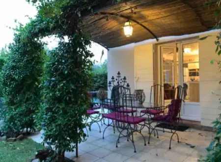 Maison avec piscine partagée et jardin clos à Gassin : photo 7