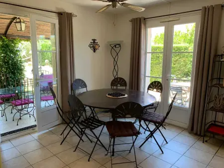 Maison avec piscine partagée et jardin clos à Gassin : photo 11