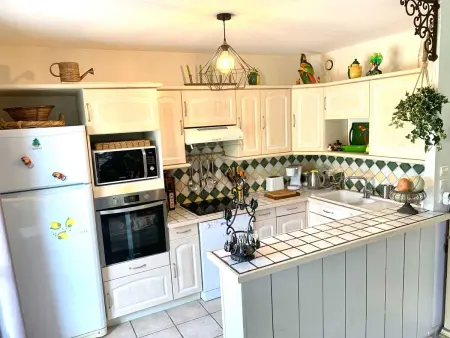 Maison avec piscine partagée et jardin clos à Gassin : photo 13