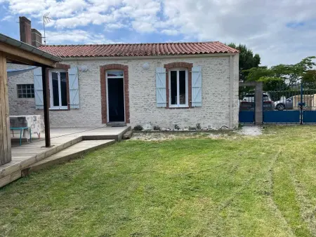 Maison avec piscine privée et grand jardin à Jard-sur-Mer : photo 12