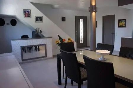 Villa avec piscine privée à eau salée et vue mer au Cannet : photo 6