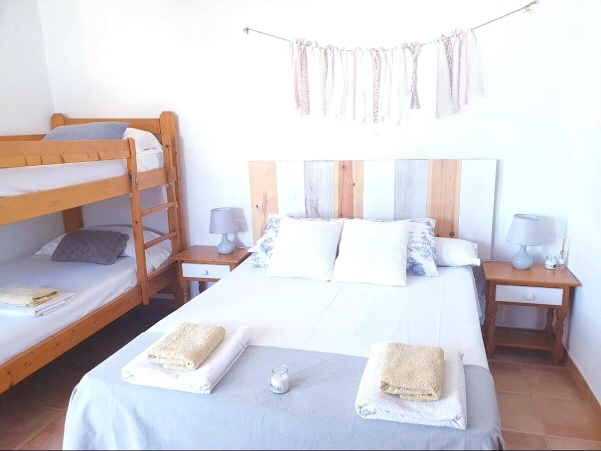 Maison 15 pers., 5 chambres avec jardin clôturé à Poble Nou - Photo 7