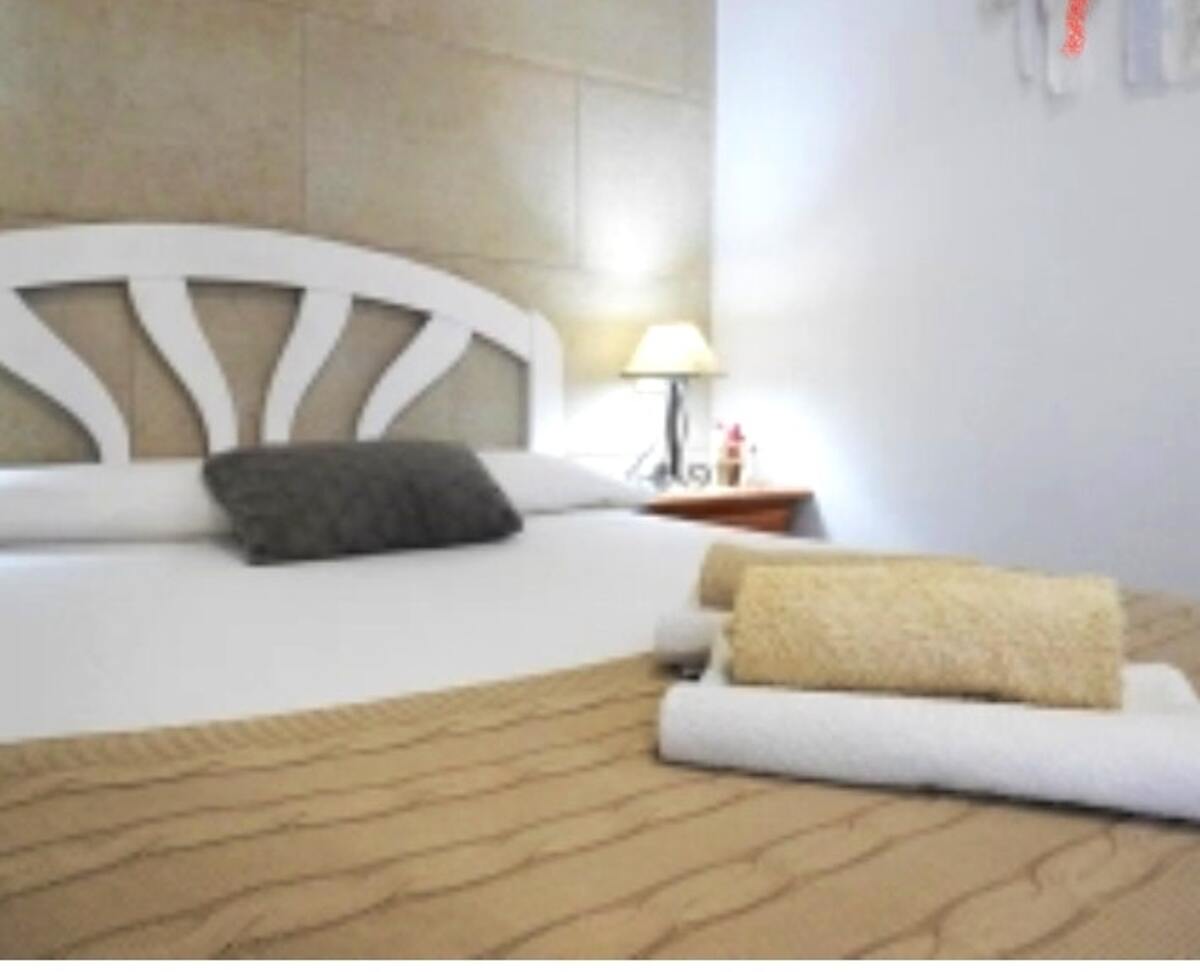 Maison 15 pers., 5 chambres avec jardin clôturé à Poble Nou - Photo 9