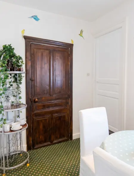 Appartement 30 m² dans un manoir du 18e, piscine chauffée : photo 18
