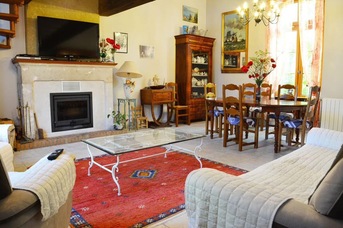Maison 250 m² à Thénac : piscine, jacuzzi et 5 chambres - Photo 2