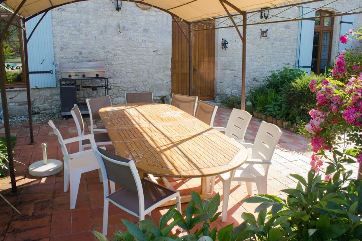 Maison 250 m² à Thénac : piscine, jacuzzi et 5 chambres - Photo 3