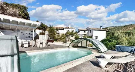 Location villa à Granada, Villa élégante à Grenade avec piscine et jardin