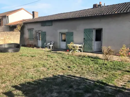 Location maison à Mouterre Silly, Charmante maison à Mouterre-Silly avec jardin et terrasse