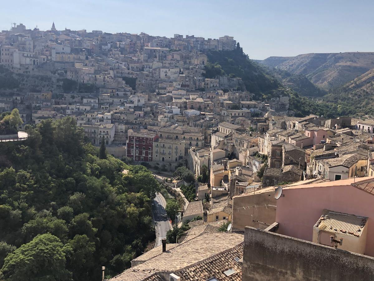 Maison avec balcon et vue sur la ville à Ragusa, Sicile - Photo 7