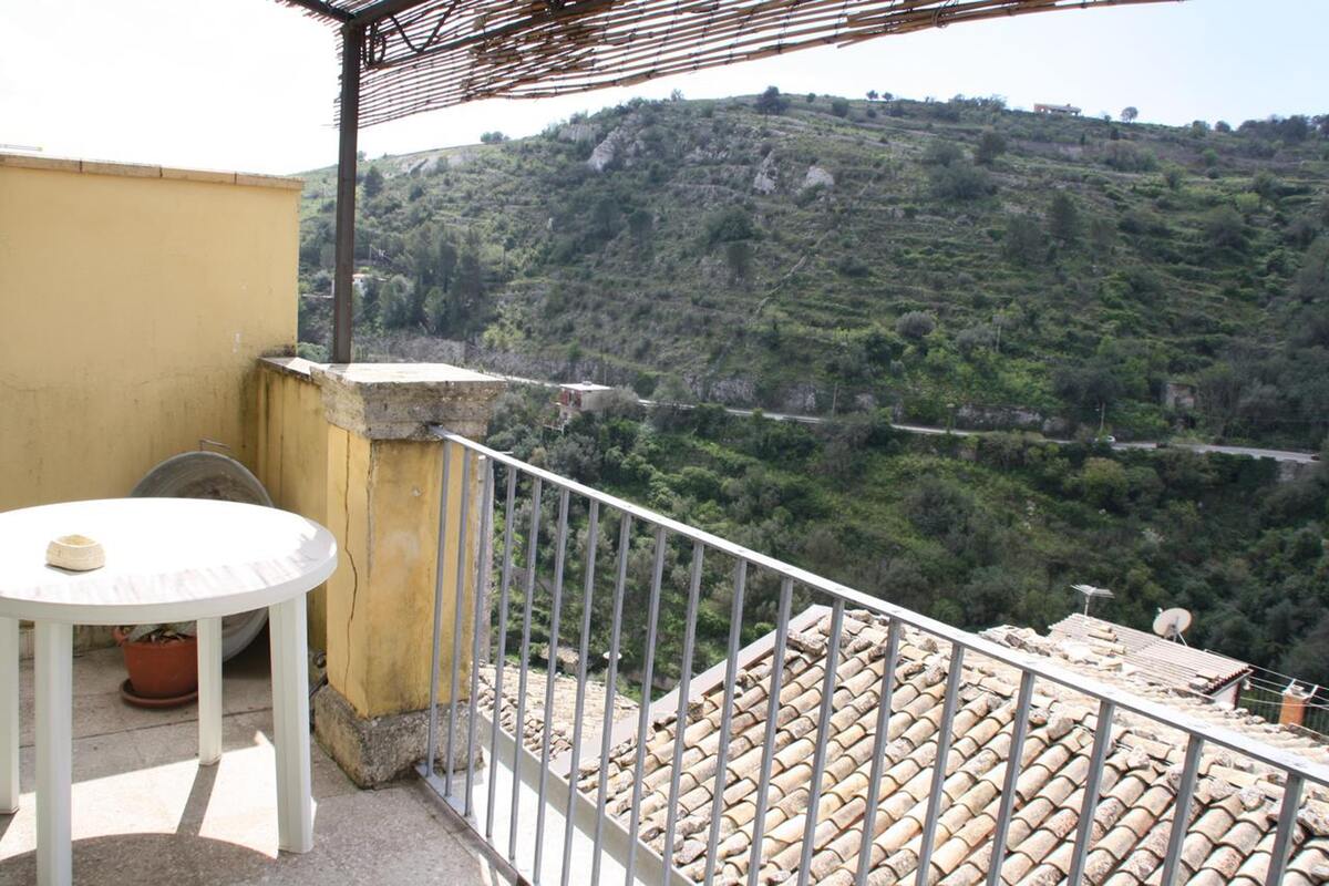 Maison avec balcon et vue sur la ville à Ragusa, Sicile - Photo 10