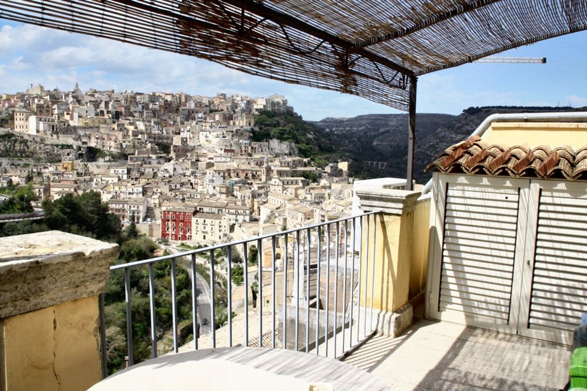 Maison avec balcon et vue sur la ville à Ragusa, Sicile - Photo 24
