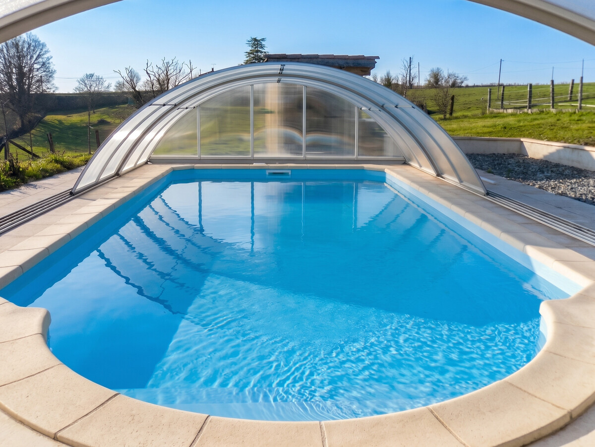 Maison 6 personnes piscine privée et jardin à Puycelsi - Photo 2