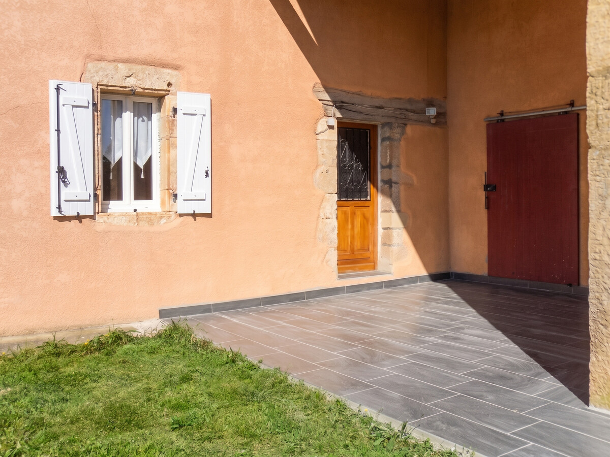 Maison 6 personnes piscine privée et jardin à Puycelsi - Photo 7
