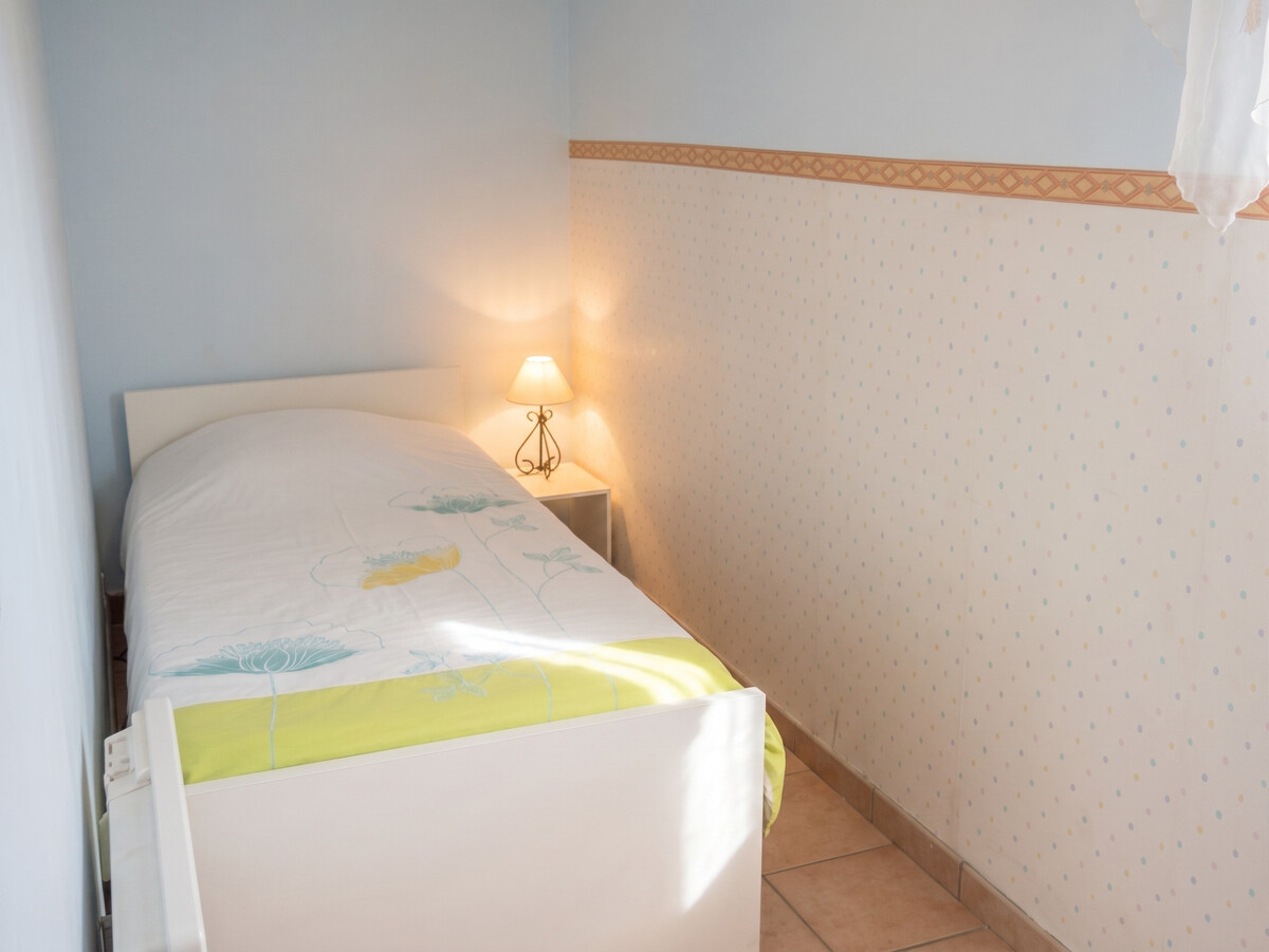 Maison 6 personnes piscine privée et jardin à Puycelsi - Photo 9