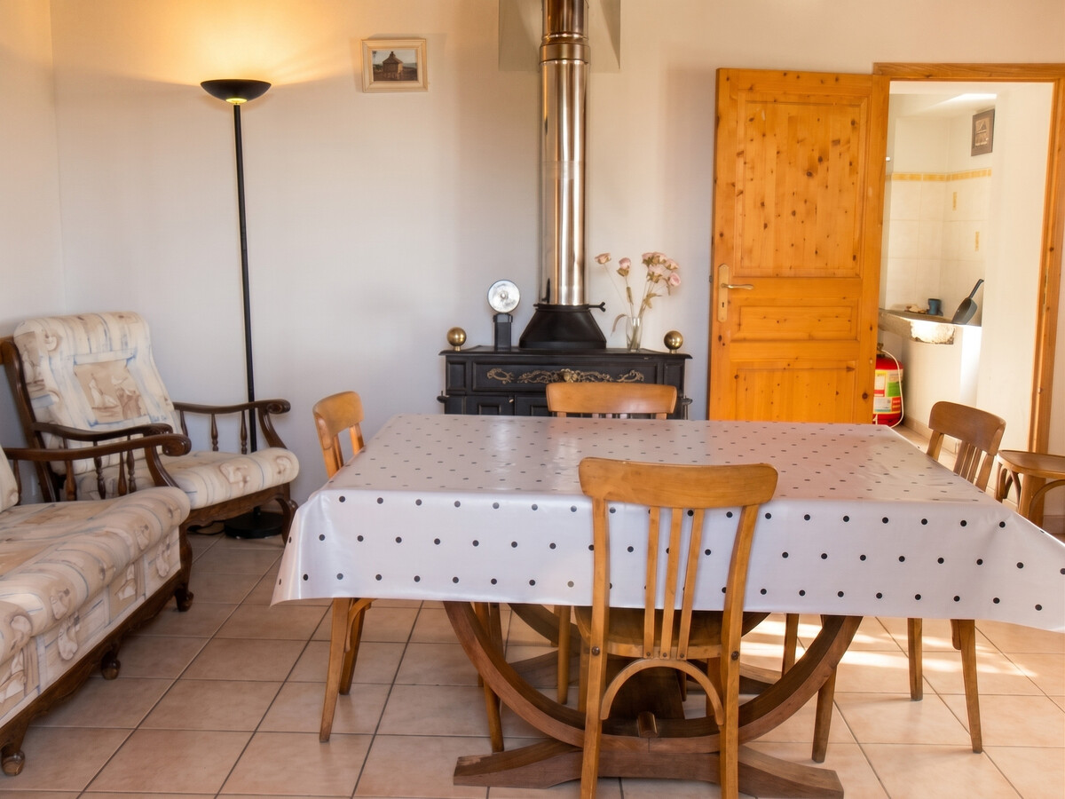 Maison 6 personnes piscine privée et jardin à Puycelsi - Photo 11