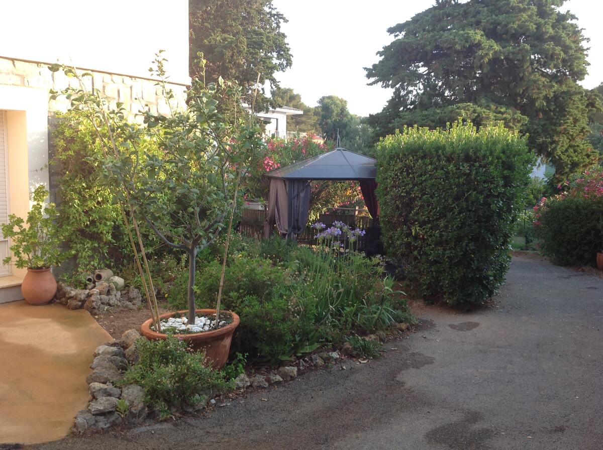 Appartement 4 personnes à Fréjus, jardin avec barbecue - Photo 25