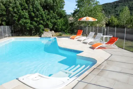 Villa Charmante à Pompignan : piscine privée 9 x 4,5 m et jardin : photo 2