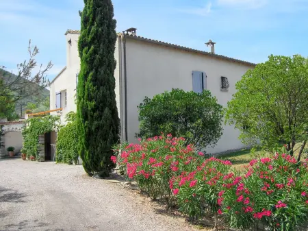 Villa Charmante à Pompignan : piscine privée 9 x 4,5 m et jardin : photo 11