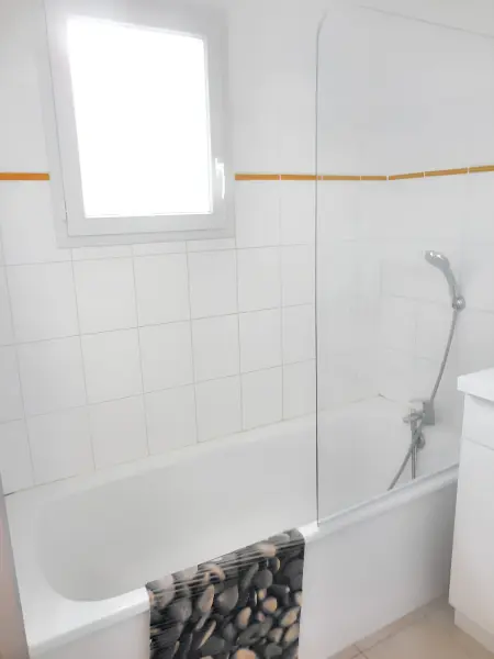 Maison familiale à Salavas avec piscine partagée et jardin : photo 11