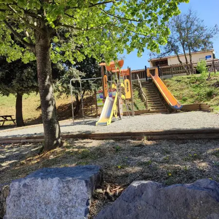 Maison familiale à Salavas avec piscine partagée et jardin : photo 15