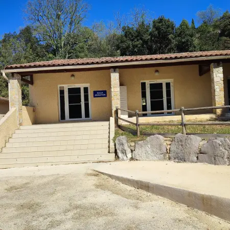 Maison familiale à Salavas avec piscine partagée et jardin : photo 16