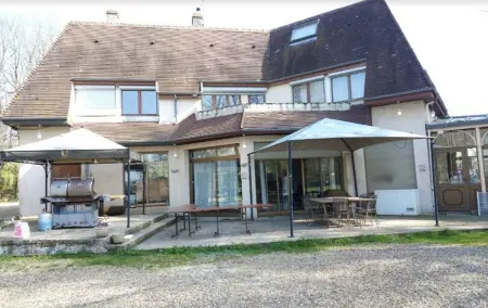 Villa 14 chambres à Courtenay : jardin clôturé et vue sur lac : photo 12