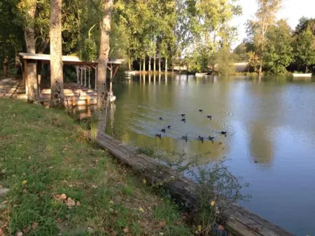 Villa 14 chambres à Courtenay : jardin clôturé et vue sur lac : photo 17