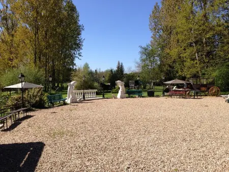 Villa 14 chambres à Courtenay : jardin clôturé et vue sur lac : photo 32