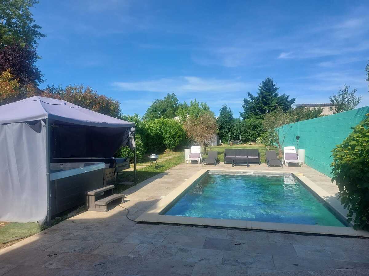 Villa avec piscine privée et studio accessible à Saint-Fons - Photo 2