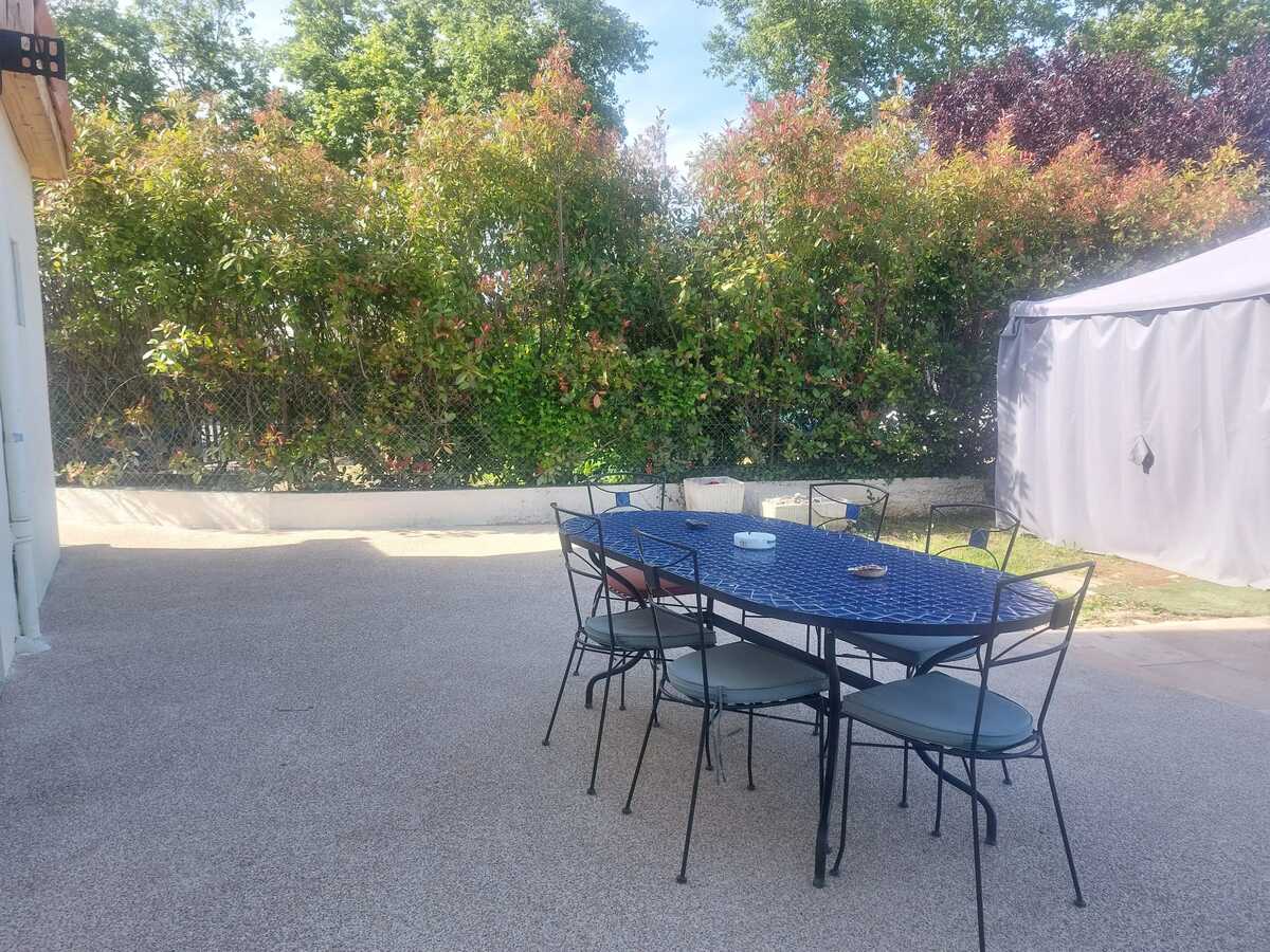 Villa avec piscine privée et studio accessible à Saint-Fons - Photo 9