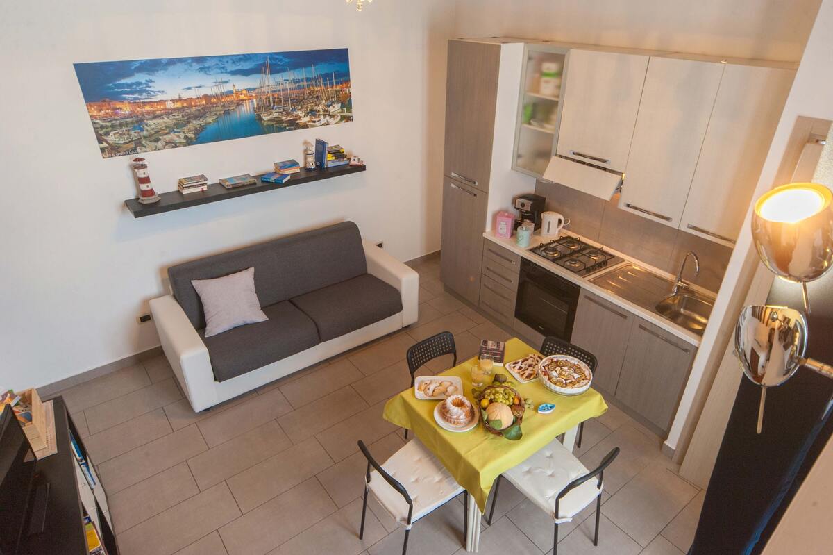 Appartement 50m² à Trani, vue ville et balcon - Photo 2