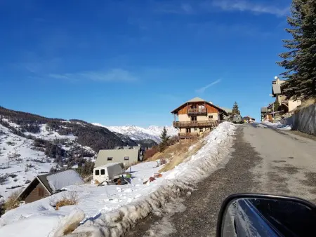 Location appartement à Vars, Appartement charmant à Vars - Vue montagne & balcon