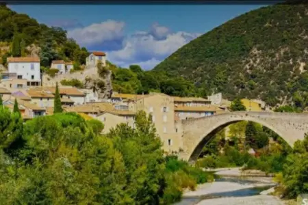 Location appartement à Nyons, Appartement moderne à Nyons - 60 m² - Vue montagne