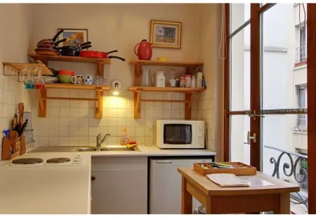 Studio 30 m² vue ville à Paris, proche métro Saint-Michel : photo 3